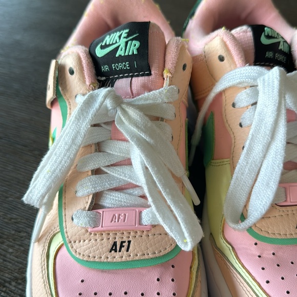 Size 7 pastel women’s Nike Air Force 1 - Picture 5 of 9